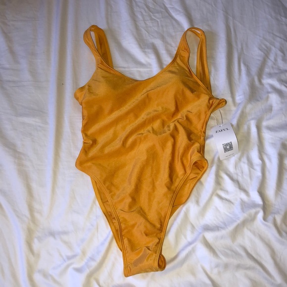 Assorted bundle of swimwear - Picture 3 of 3